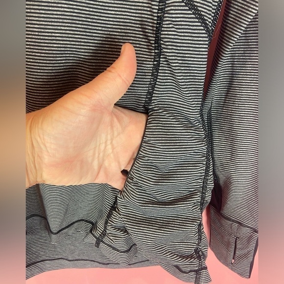 Lululemon Half Zip Pullover Striped Print ( Size 6) Color Black/Gray - Picture 12 of 12